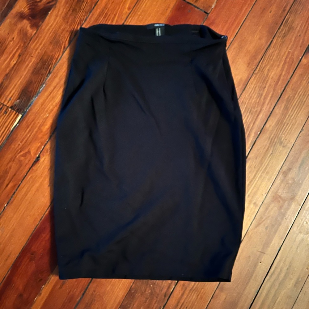 Forever 21 black high waisted skirt, form fitting, w side zipper, size US medium